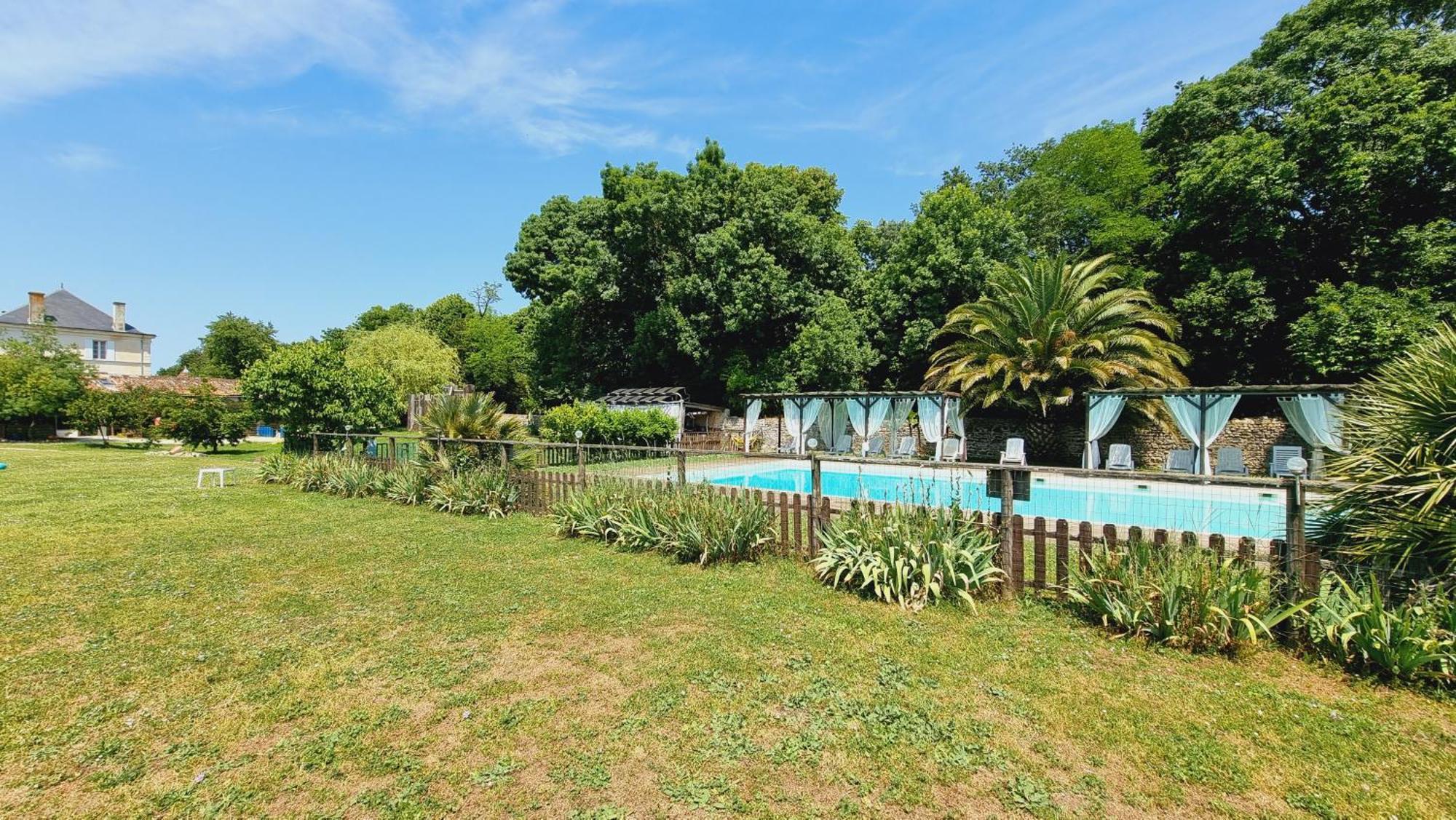 Domaine De Rochebonne Villa Saint-Just-Luzac Exterior photo