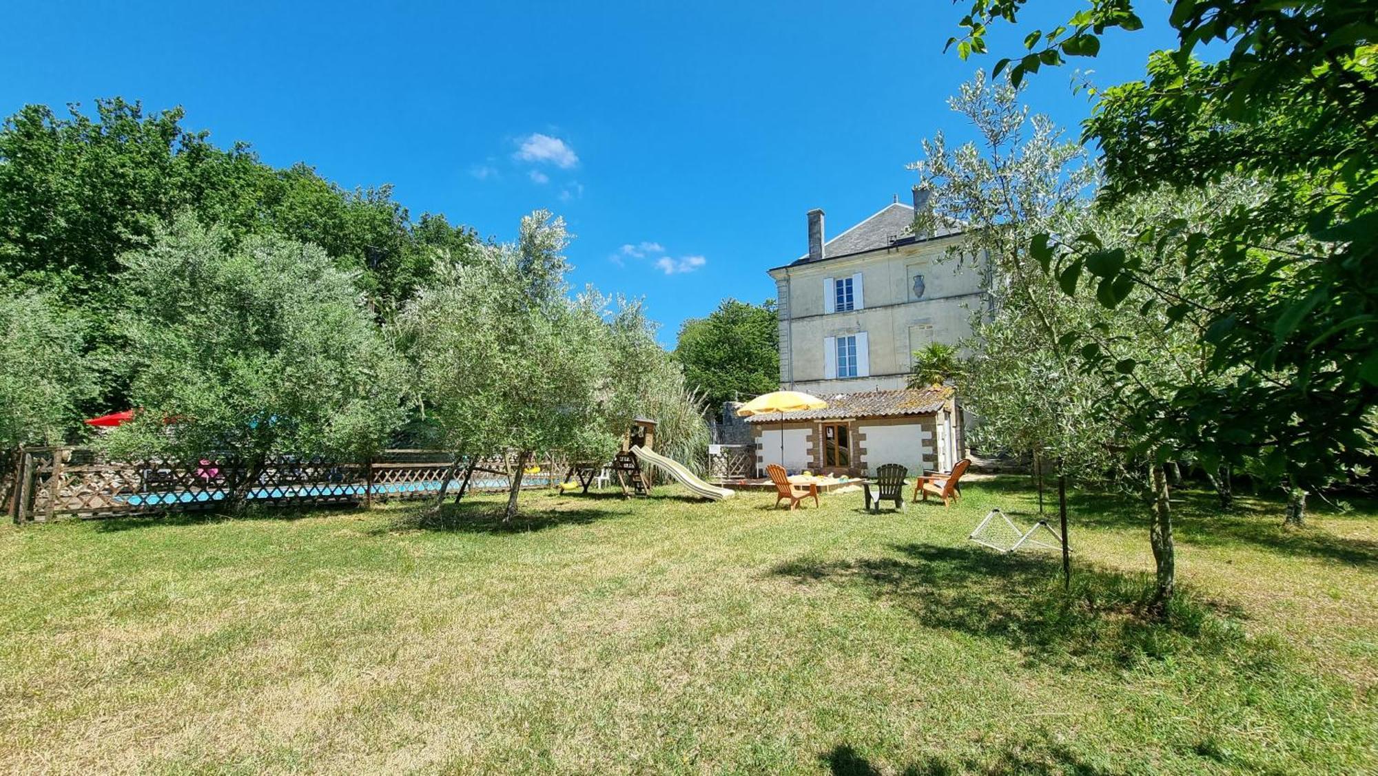 Domaine De Rochebonne Villa Saint-Just-Luzac Exterior photo