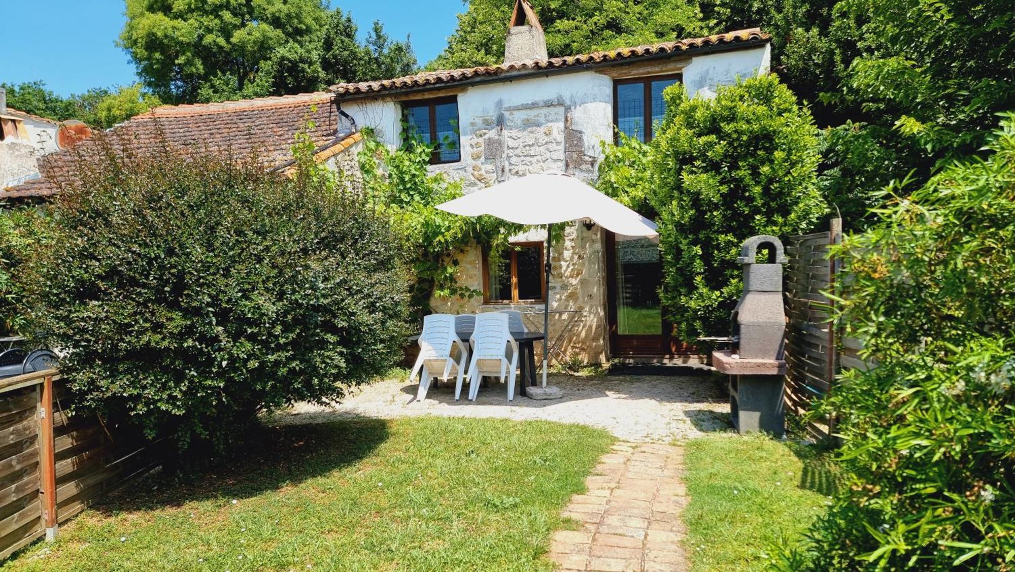 Domaine De Rochebonne Villa Saint-Just-Luzac Exterior photo