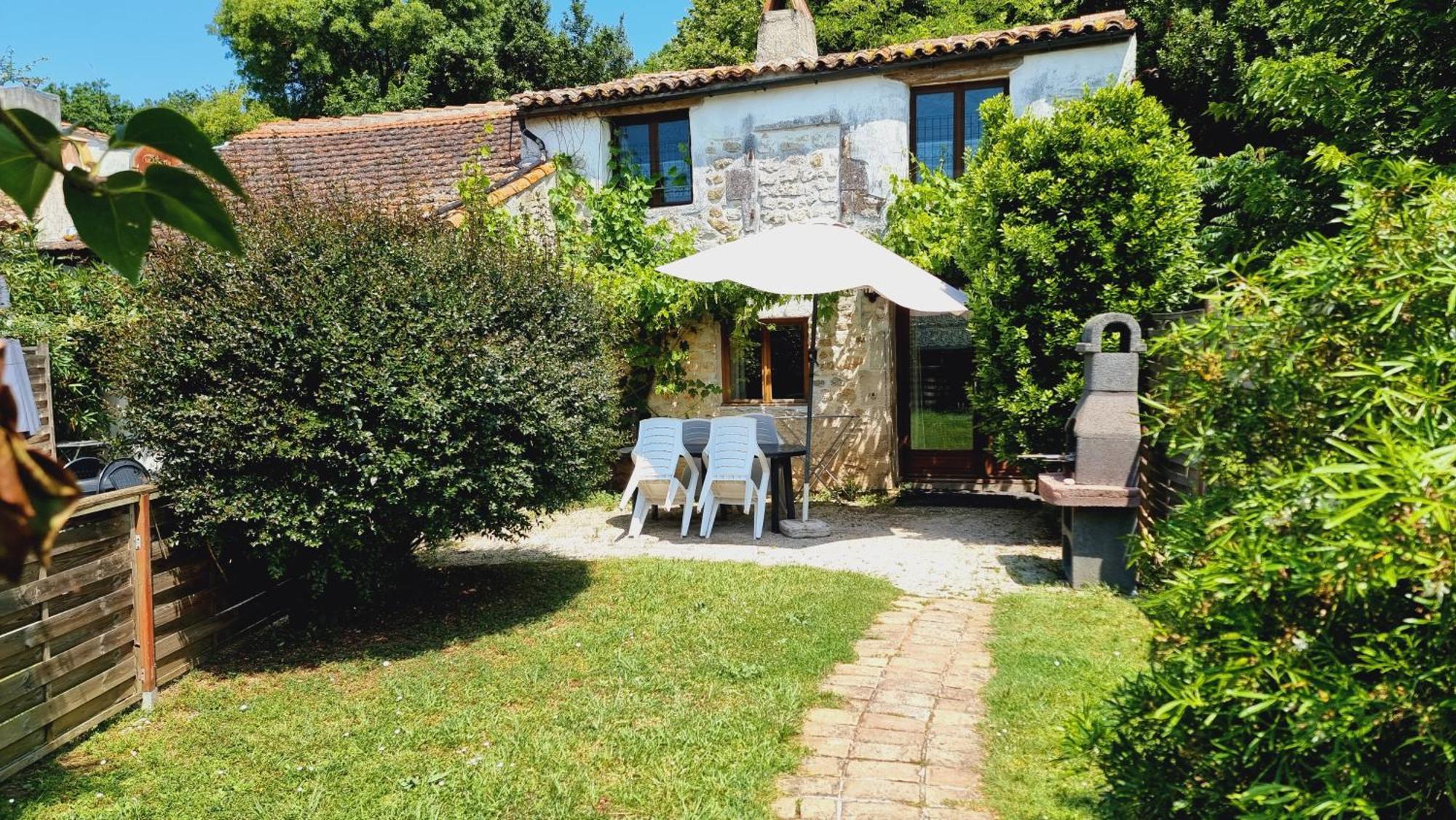 Domaine De Rochebonne Villa Saint-Just-Luzac Exterior photo